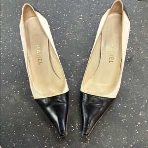 CHANEL Black and Cream Pointed Toe Leather Pumps